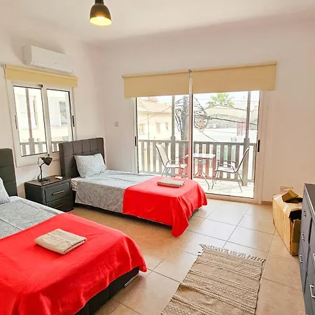 Apartment Sky Ward Rooms, 150m From Chabad Lubavitch Larnaca