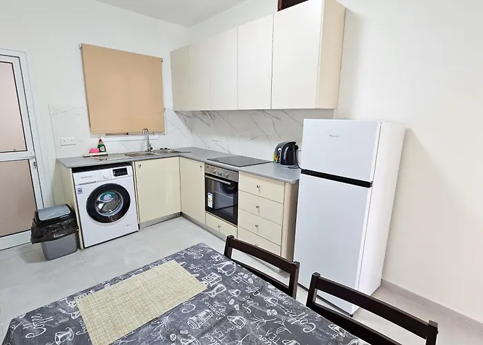 Sky Ward Rooms, 150m From Chabad Lubavitch Apartamento