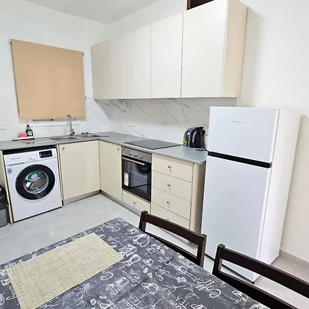 Sky Ward Rooms, 150m From Chabad Lubavitch Apartamento